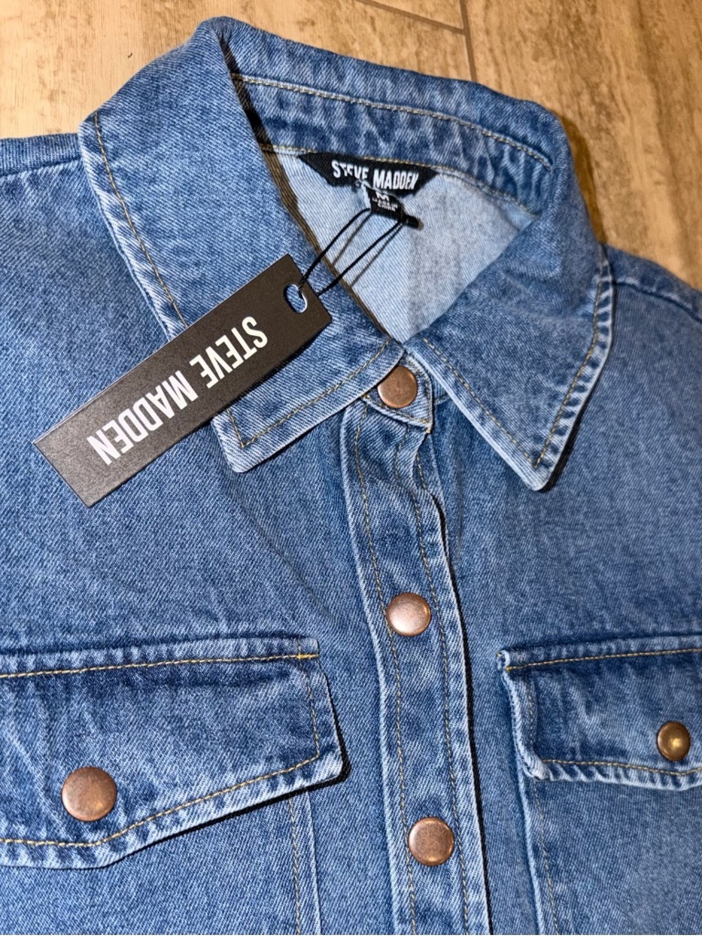 NWT Steve Madden Women’s Eliana Short-Sleeve Denim Button-Up Jacket Size Medium - Picture 3 of 14